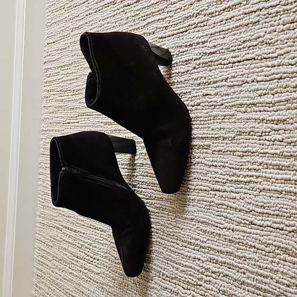 La Canadienne Suede Ankle Boots - Picture 3 of 6